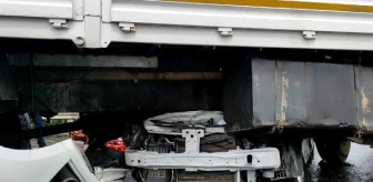 Son dakika haberi: Sakarya'da otomobil, kamyonun altına girdi: 1 ölü, 4 yaralı