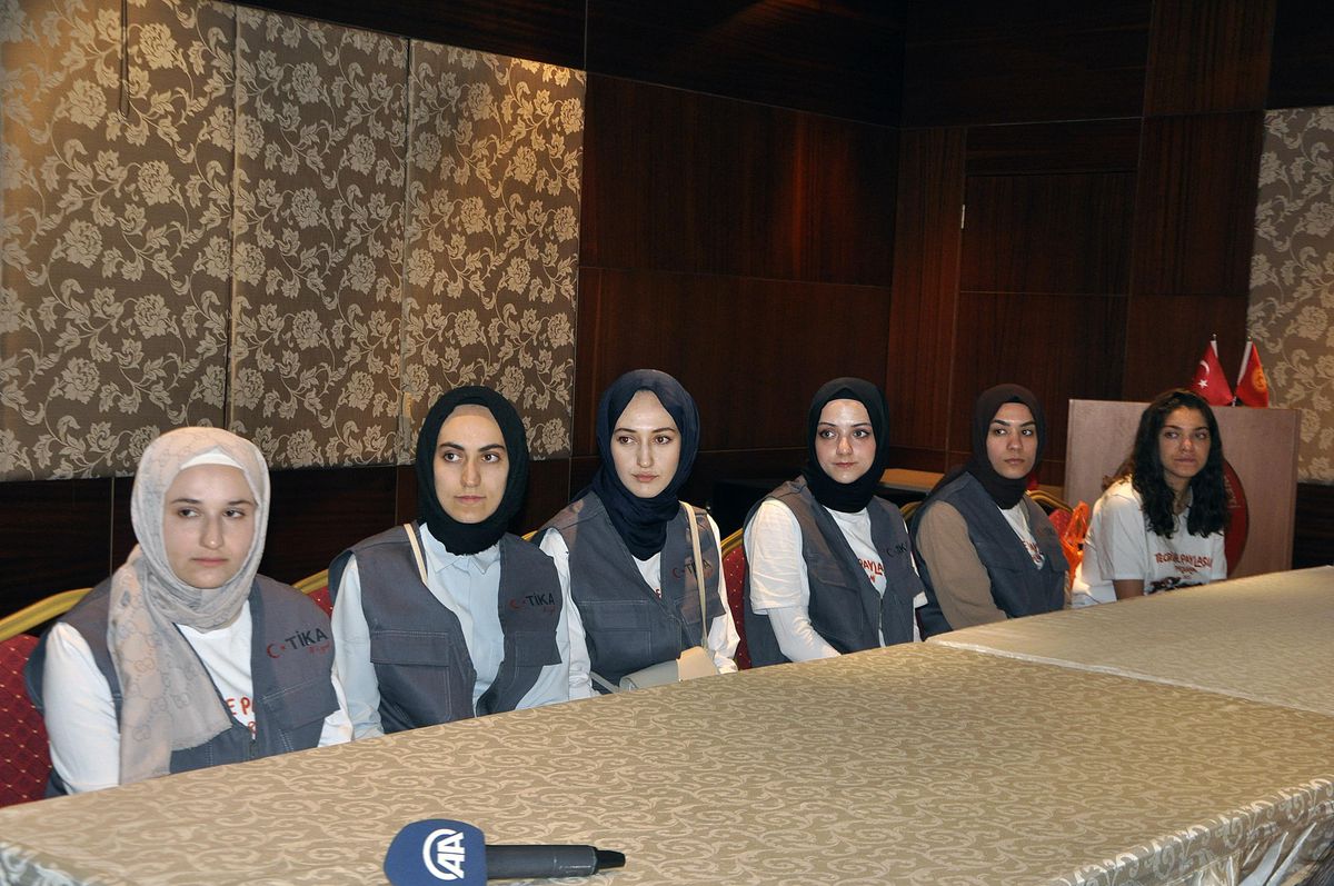 TİKA gönüllüleri, Türkiye'nin Bişkek Büyükelçiliğini ziyaret etti