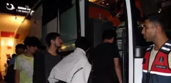 Edirne gündem haberi | Edirne'den 227 Afgan göçmen, sınır dışı edilmek üzere İstanbul'a gönderildi