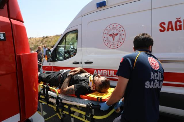 Gaziantep'ten gelen görüntüler, 16 kişinin hayatını kaybettiği feci kazanın boyutunu gözler önüne seriyor! İşte olay yeri