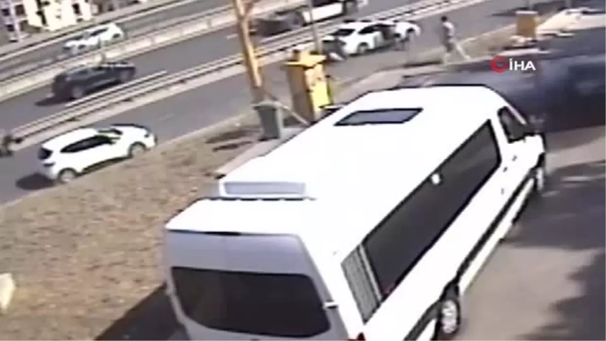 Otomobille çarpışan motosikletli ağır yaralandı