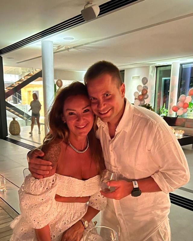 Tatil yapan Pınar Altuğ'dan 'İşiniz gücünüz yok mu' diyen takipçisine cevap