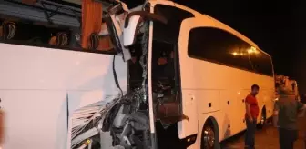 Tur ile yolcu otobüsleri çarpıştı: 2'si ağır, 25 yaralı