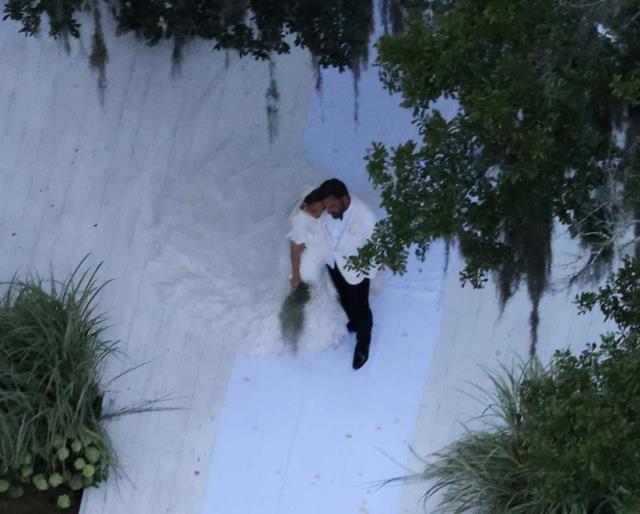 3 gün 3 gece sürüyor! İşte Jennifer Lopez ve Ben Affleck çiftinin rüya düğününden ilk kareler 3 gün 3 gece sürüyor! İşte Jennifer Lopez ve Ben Affleck çiftinin rüya düğününden ilk kareler