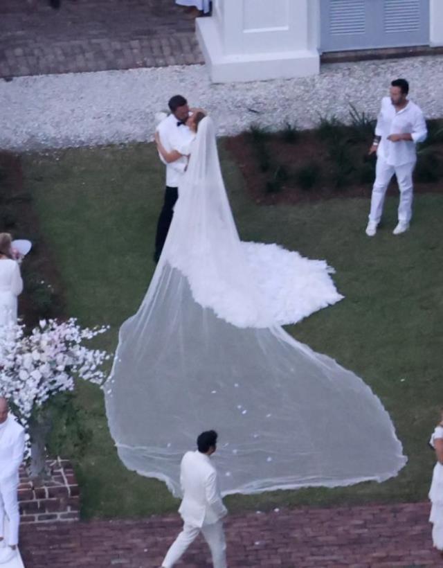 3 gün 3 gece sürüyor! İşte Jennifer Lopez ve Ben Affleck çiftinin rüya düğününden ilk kareler 3 gün 3 gece sürüyor! İşte Jennifer Lopez ve Ben Affleck çiftinin rüya düğününden ilk kareler
