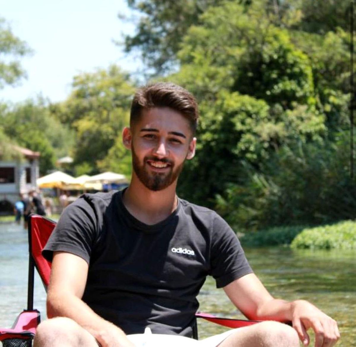 Feci kaza öncesi İHA muhabirlerinin yardım etmeye çalıştığı baba ve oğlu toprağa verildi