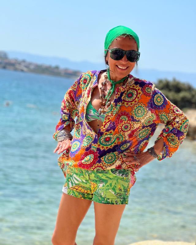 Kim der 52! Asuman Dabak bikinili pozlarıyla hayran bıraktı