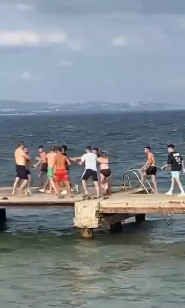 Plajda kadının fotoğrafının çekildiği iddiası ortalığı savaş alanına çevirdi