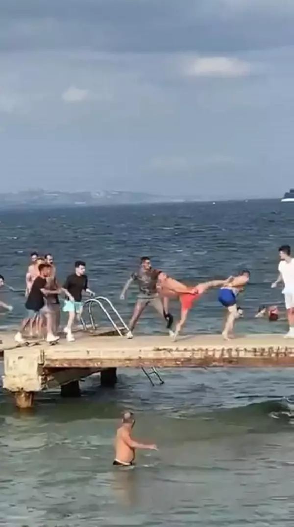 Plajda kadının fotoğrafının çekildiği iddiası ortalığı savaş alanına çevirdi