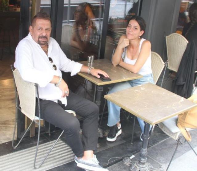 Ünlü yorumcu Erman Toroğlu, yeni evlendiği 34 küçük eşiyle ilk kez görüntülendi