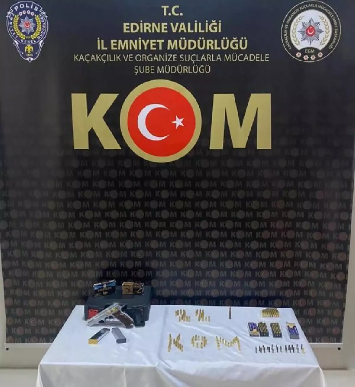 Yurt dışına çıkarılmak istenen 138 bin dolarlık sahte banknot ele geçirildi