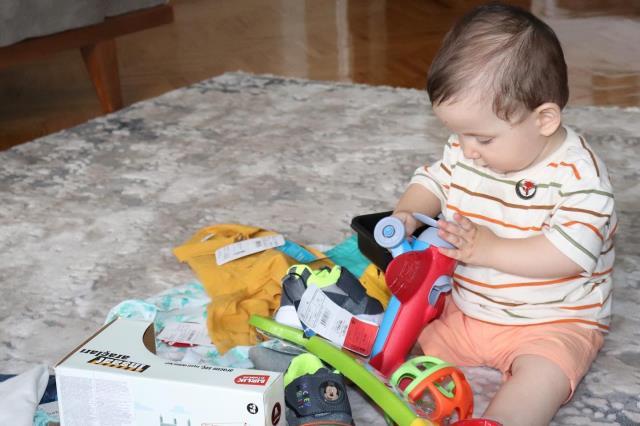 Başkan Kaya şehit oğlunu unutmadı doğum gününde parti rozeti hediye etti