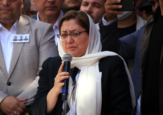 Gaziantep'teki feci kazada ölenlerin cenazesine, Belediye Başkanı Fatma Şahin'in gözyaşları damga vurdu: Allah'ım sabır ver