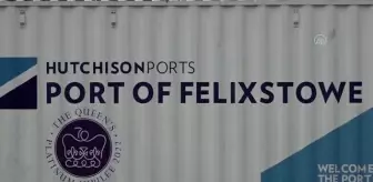 İngiltere'nin en büyük konteyner limanı Felixstowe'un çalışanları iş bıraktı (2)