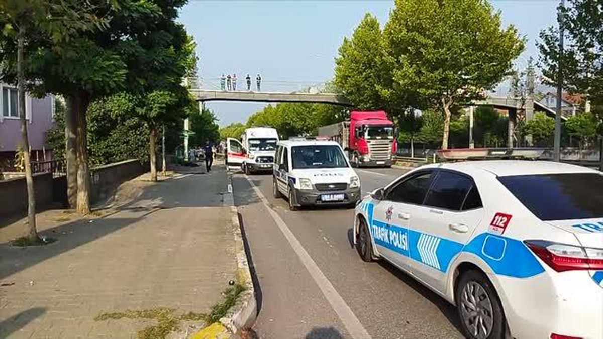 Son dakika gündem: Otomobilin durağa çarpması sonucu 1 kişi öldü, 3 kişi yaralandı