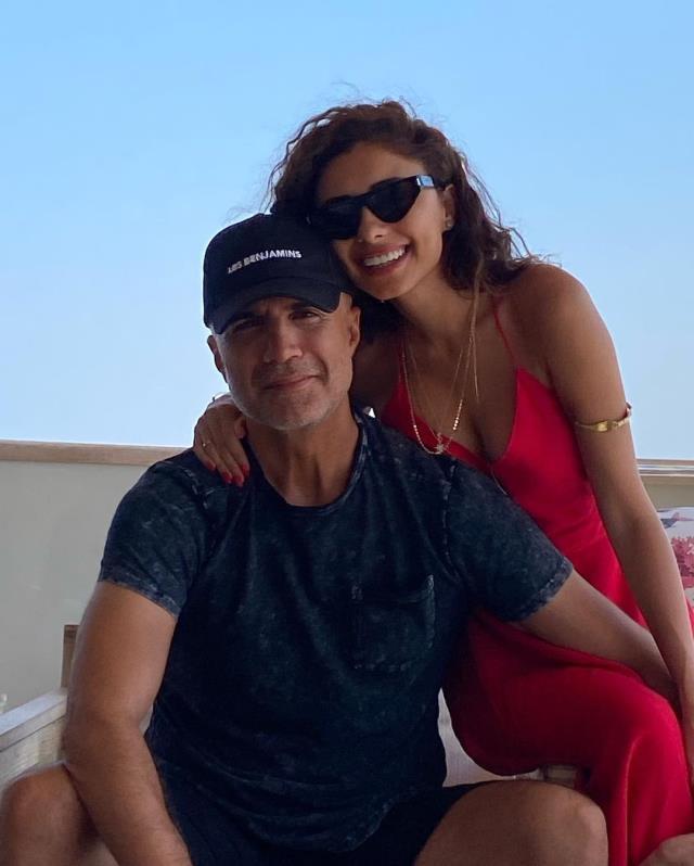 Özcan Deniz'in 22 yaş küçük sevgilisine yaptırdığı masal temalı doğum günü pastası alay konusu oldu