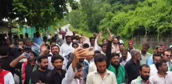 Eskişehir gündem haberi... Pakistan'da İmran Han'ın destekçileri, gözaltı ihtimaline karşı protesto düzenledi (2)