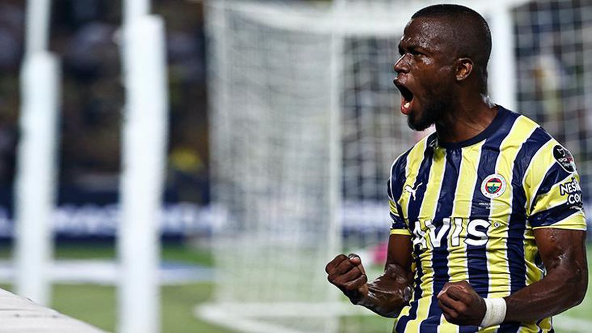 Yok artık Valencia! Adana Demirspor'u da boş geçmeyen Fenerbahçeli golcü ilki başardı