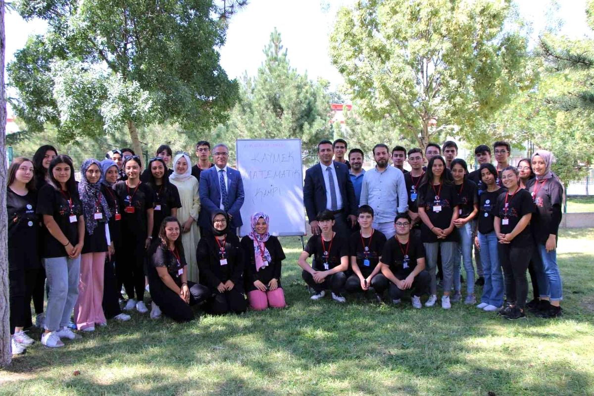 İl Milli Eğitim Müdürü Teltik'ten belediyenin matematik kampına ziyaret