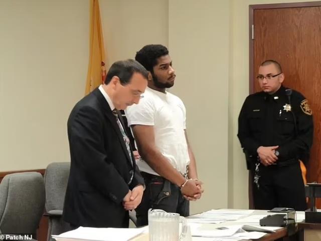 Kadın cezaevinde mahkumları hamile bırakan trans mahkum, testisini çıkarmaya çalıştığını açıkladı