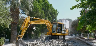 Aydın yerel haberi: Kuşadası Belediyesi, Kadınlar Denizi Mahallesindeki Yolları Yeniliyor