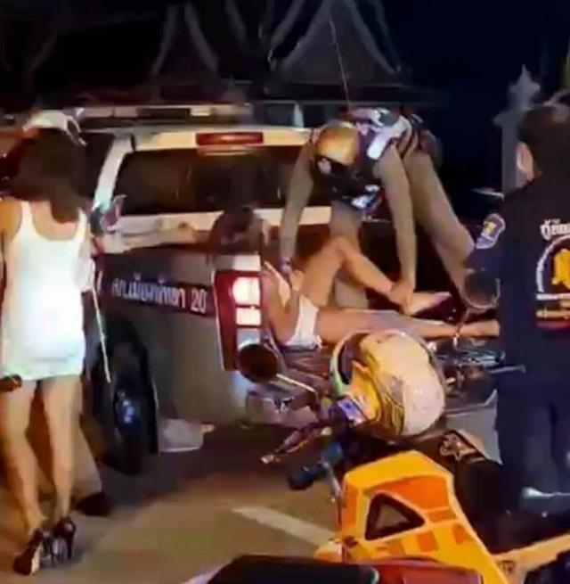 Sarhoş eskort, öpme bahanesiyle yaklaştığı adamın kulağını koparıp yuttu Sarhoş eskort, öpme bahanesiyle yaklaştığı adamın kulağını koparıp yuttu