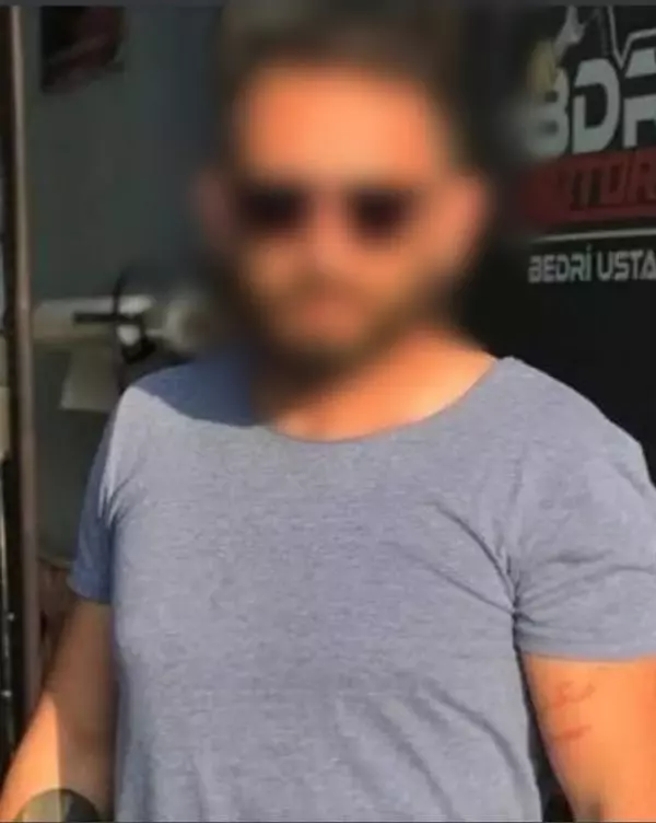 Uçak hostesine eski sevgilisi satırla saldırdı: Sen beni bırakamazsın, seni kimseye yar etmem, keserim Uçak hostesine eski sevgilisi satırla saldırdı: Sen beni bırakamazsın, seni kimseye yar etmem, keserim
