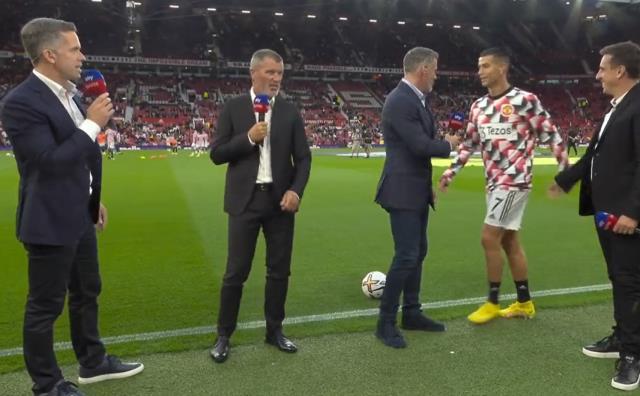 Isınmayı bırakıp kenara gelen Cristiano Ronaldo'dan canlı yayında olay hareket! Efsane futbolcuyu yok saydı Isınmayı bırakıp kenara gelen Cristiano Ronaldo'dan canlı yayında olay hareket! Efsane futbolcuyu yok saydı