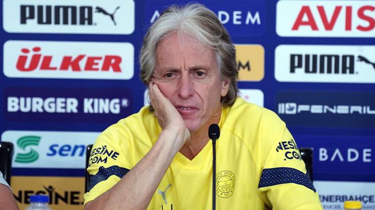 Jorge Jesus'un basın toplantısında yaptığı 'Küçük takım' göndermesi Galatasaray ve Beşiktaşlıları ayağa kaldırdı