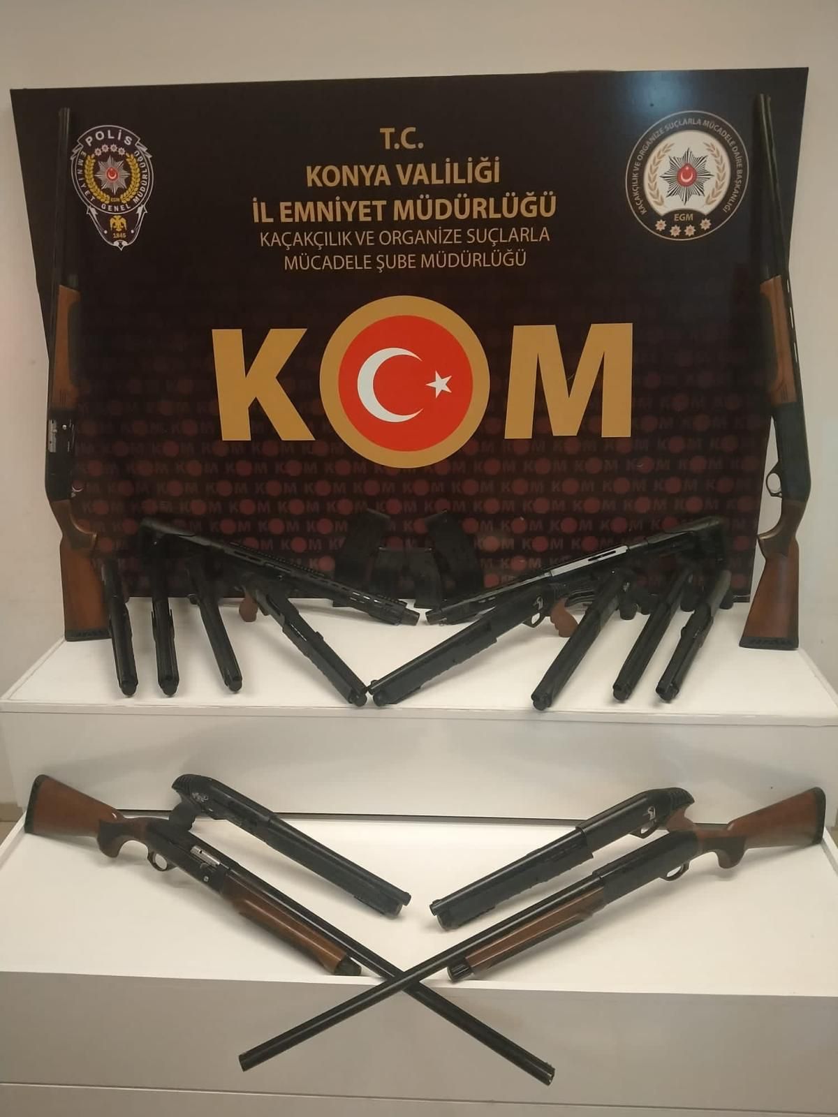 Konya haberleri... Konya'da kargoyla silah kaçakçılığı yaptığı öne sürülen 2 şüpheli yakalandı