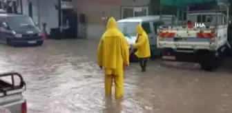 Çanakkale haber! Sağanak yağış Ezine'de hayatı olumsuz etkiledi