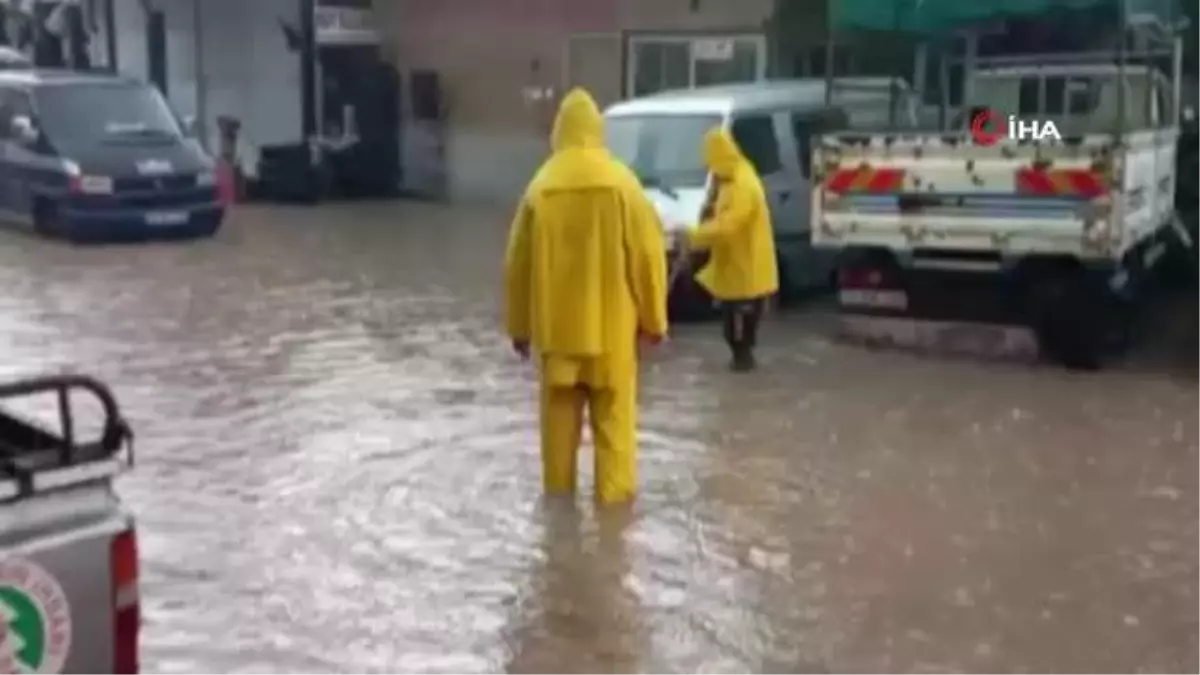 Çanakkale haber! Sağanak yağış Ezine'de hayatı olumsuz etkiledi