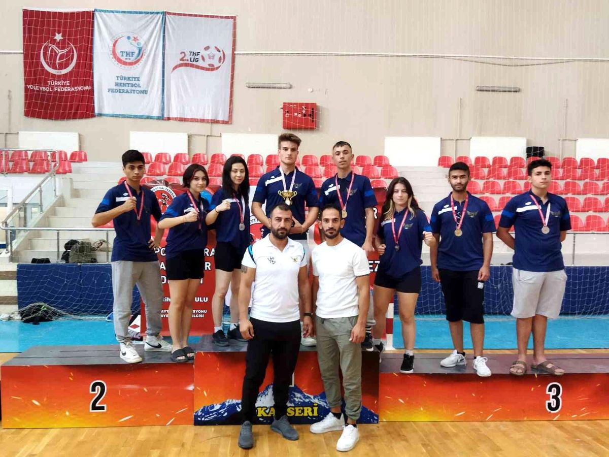 Kayseri haber | Yenimahalle Kayseri'de madalyaları topladı