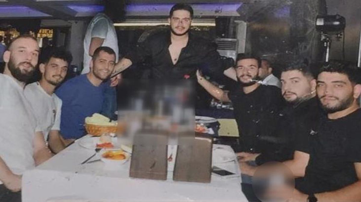 5 arkadaşın can verdiği korkunç kazadan geriye, otomobilden düşen son fotoğrafları kaldı