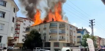Ankara gündem haberleri... Ankara'da bina çatısı, alev alev yandı