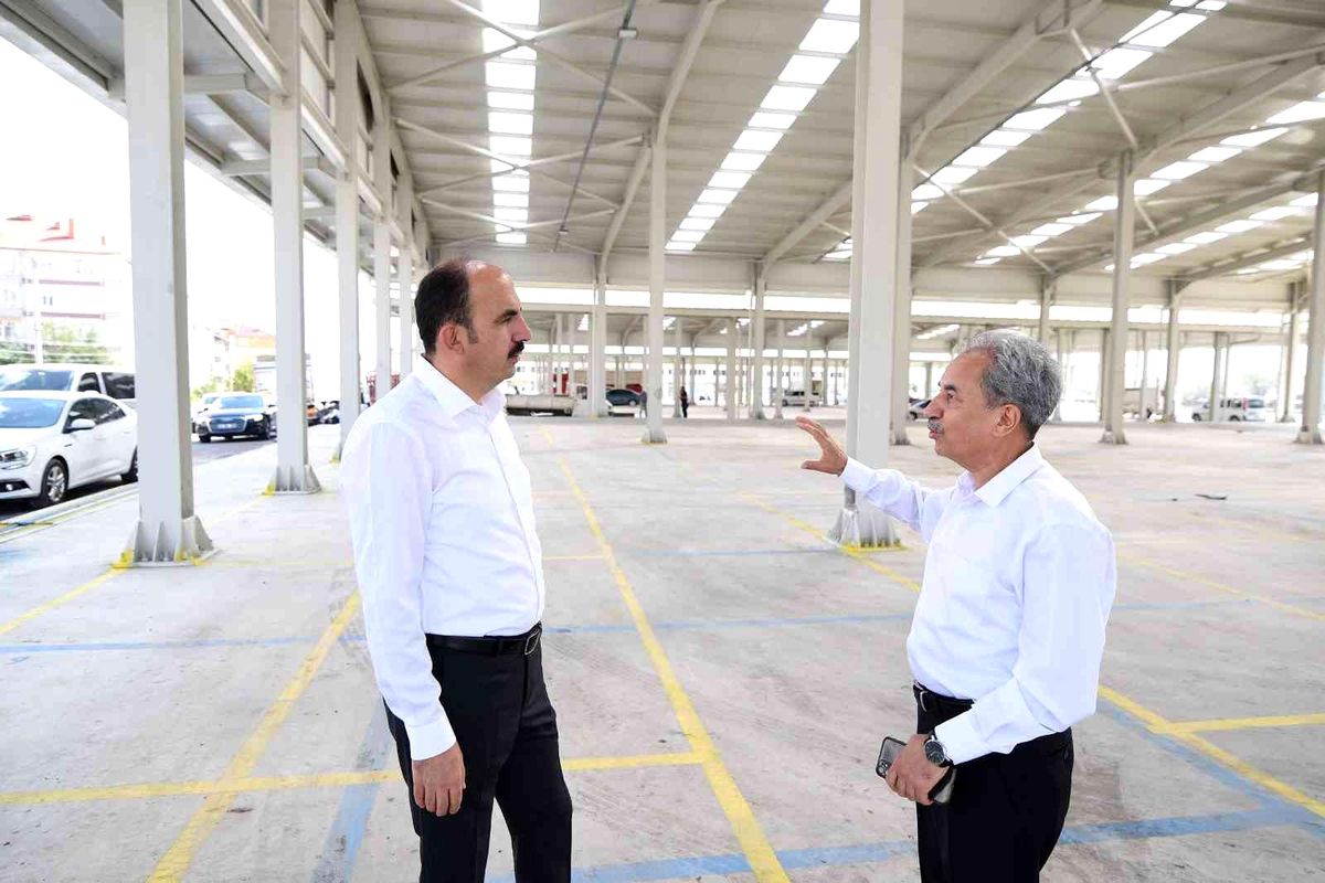 Başkan Altay: 'Yaptığımız çalışmalarla altyapıyı tamamlarken ilçelerimize görsel bir güzellik de kazandırıyoruz'