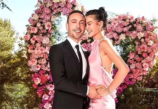 Magazin camiasının en çok konuştuğu ikili Oğuzhan ve Demet'in düğünü ertelendi