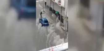 Esenyurt'ta akıntıya kapılan çocuğu 2 kişi kurtardı