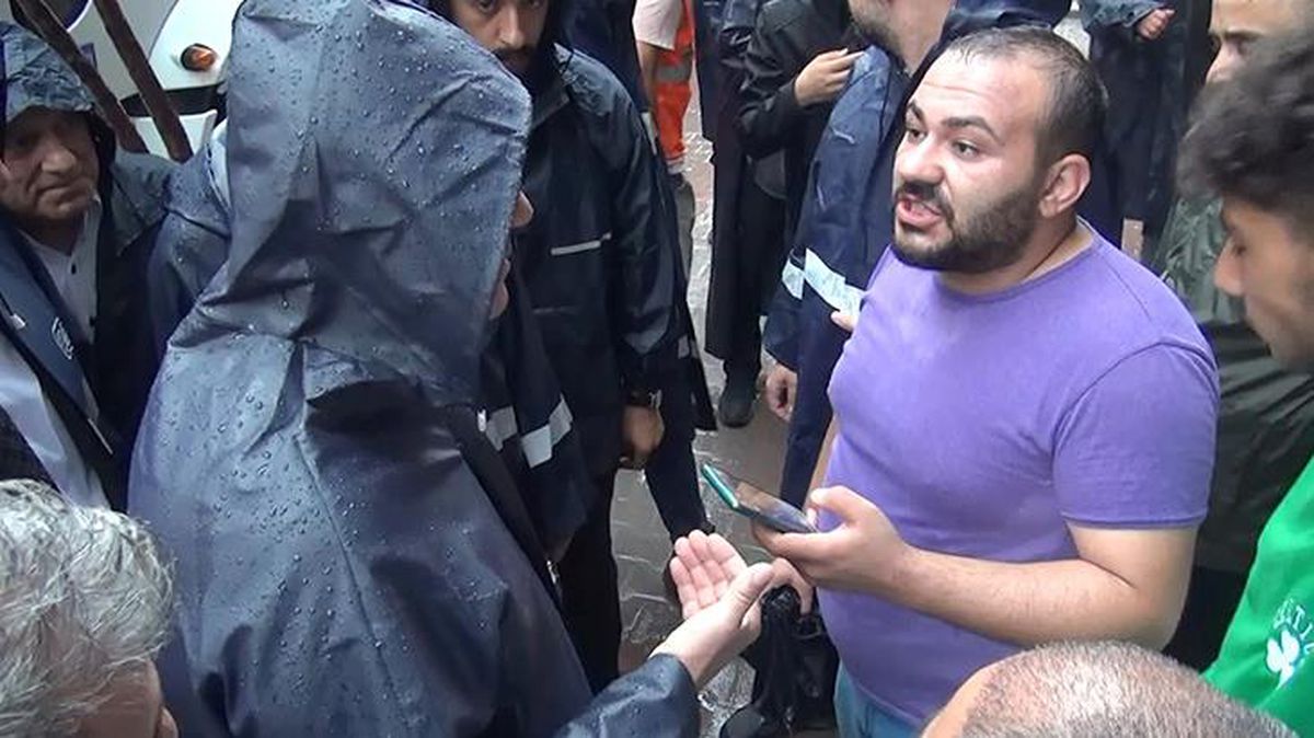 Selin vurduğu Esenyurt'ta Belediye Başkanı Kemal Deniz Bozkurt, vatandaşla tartıştı