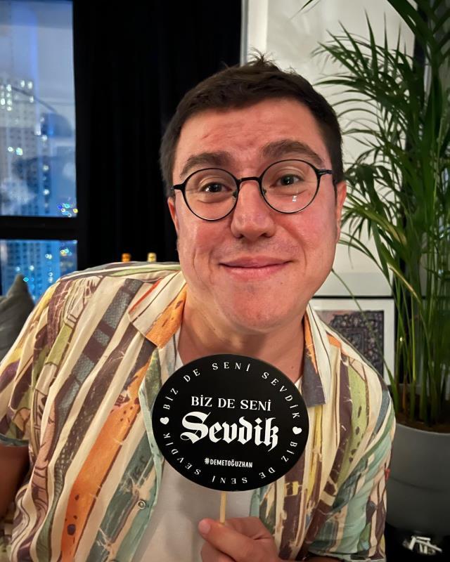 Günler sonra Demet Özdemir'le evlenecek olan Oğuzhan Koç, bekarlığa veda partisi yaptı