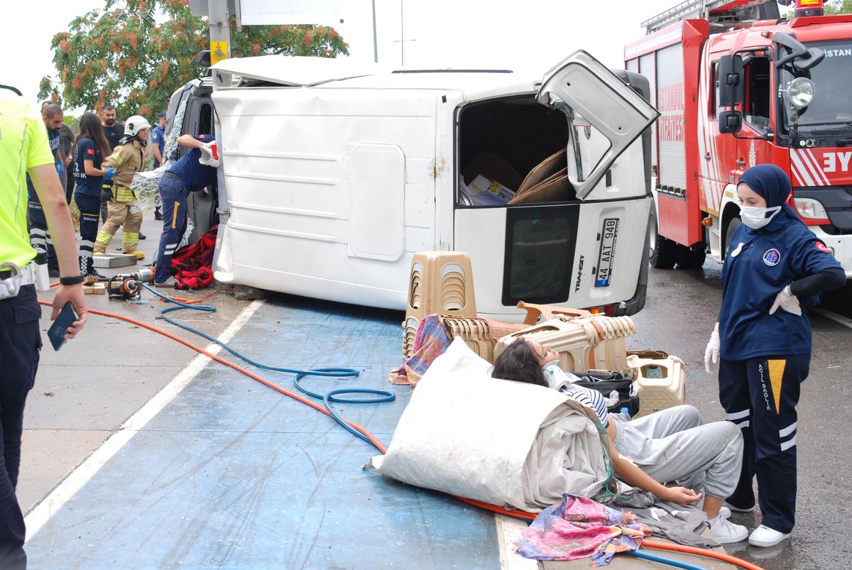Kartal'da trafik kazasında 2 kişi yaralandı