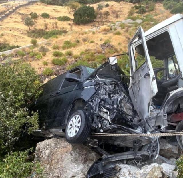 Kaza geçiren İbrahim Tatlıses'i yanmaktan vatandaşlar kurtardı