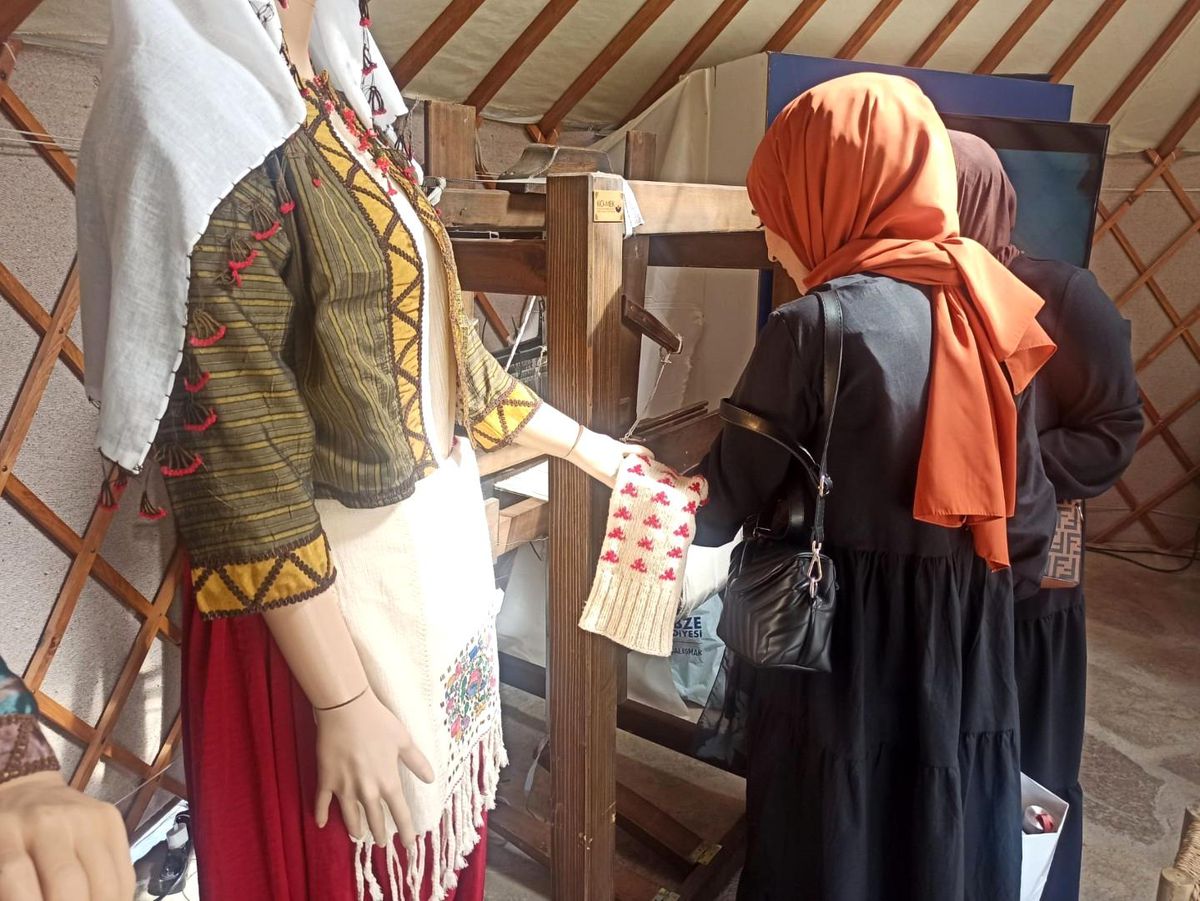 Kocaeli yerel haberi... Kocaeli'nin tanıtım çadırı Ahlat'ta ilgi görüyor