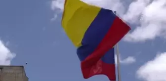 Kolombiya Cumhurbaşkanı Gustavo Petro, İspanya Başbakanı Pedro Sanchez'i resmi törenle karşıladı