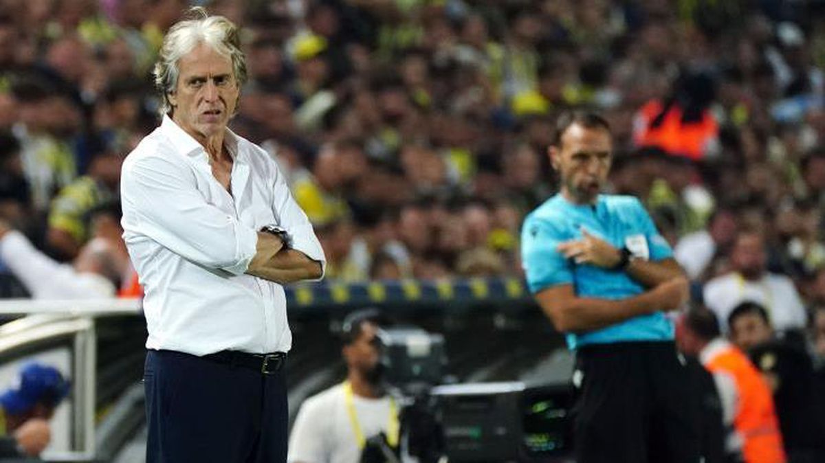 'Para harcıyorlar' diyen Jorge Jesus, tek endişesini canlı yayında dile getirdi: Onları mutlu etmek istiyorum