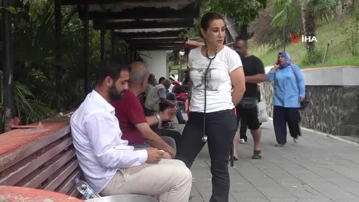 Simit tablasıyla bayılma numarası yaptı, turistlerin duygularını sömürerek paralarını aldı