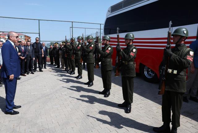 Son dakika! Erdoğan'dan Rusya'nın harekat restine yanıt: Bize parmak sallayanların samimiyetsiz ifadelerini dikkate almıyoruz