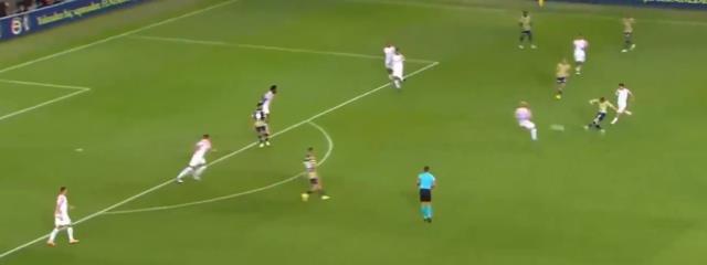 Topu ayağına her aldığında taraftar ayağa kalkıyor! İsmail Yüksek'in Austria Wien maçında yaptıkları gündem oldu