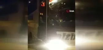 Yolcu otobüsü çekiciyle çarpıştı