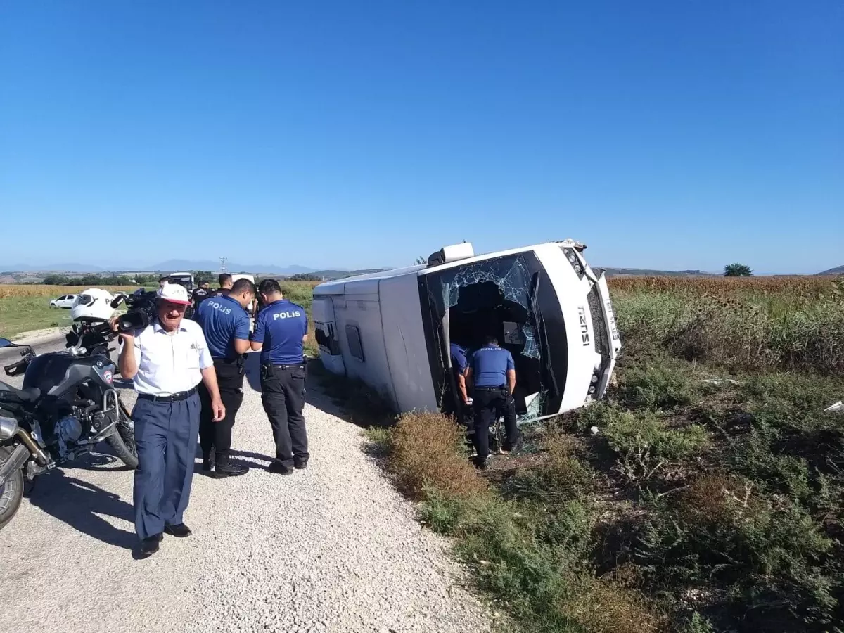 Adana gündem haberi | Adana'da işçi servisinin devrildiği kazada 1'i ağır 7 kişi yaralandı